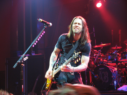 Medium_myles_kennedy__alter_bridge_